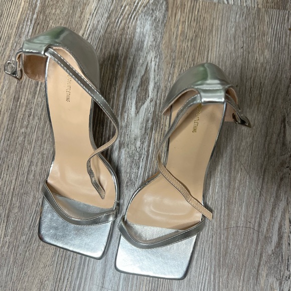 NWOB Silver Pretty Little Thing Square Toe Heel sz 9 - Picture 3 of 6
